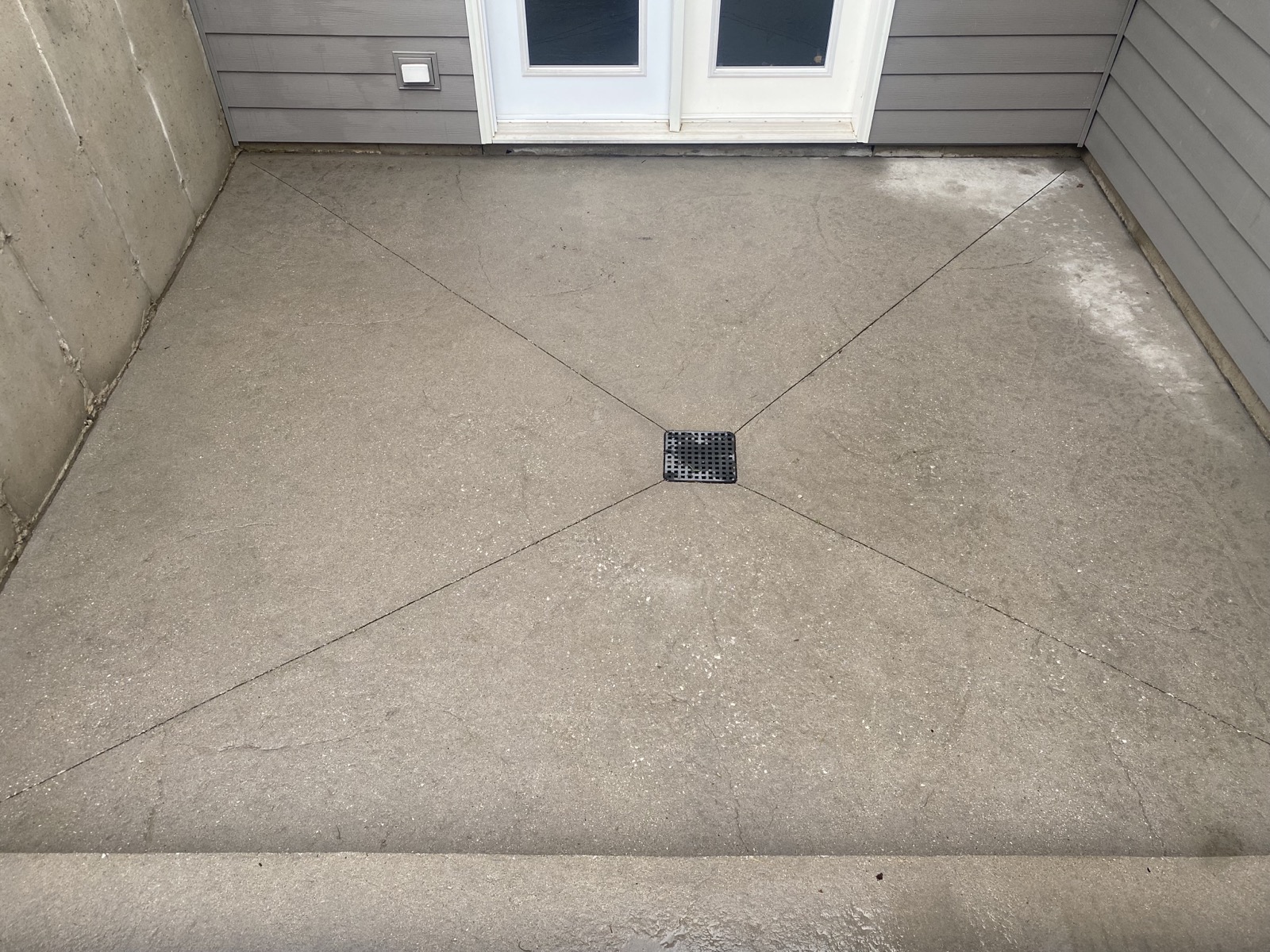 Concrete patio after soft washing