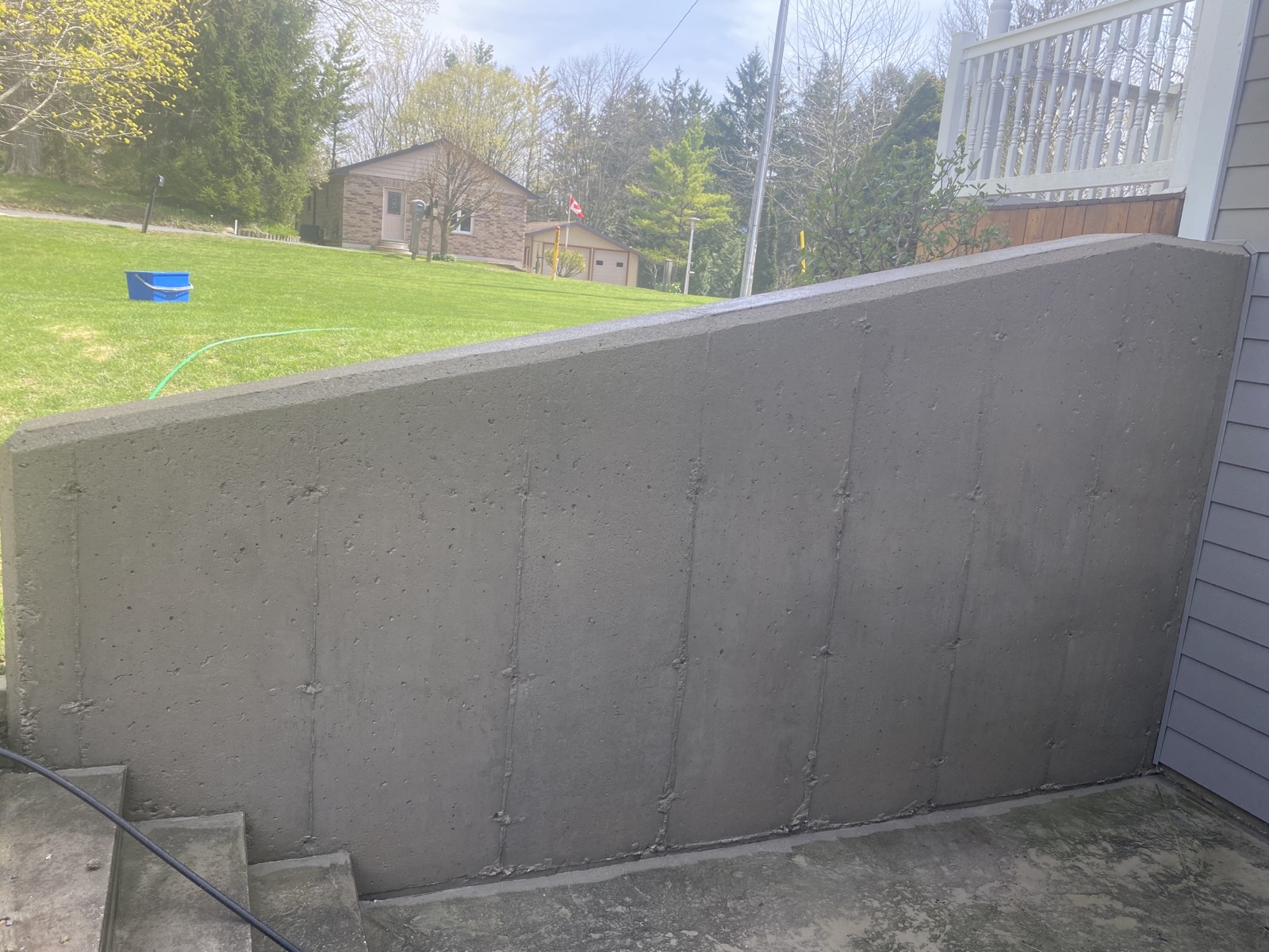 Concrete retaining wall after soft washing